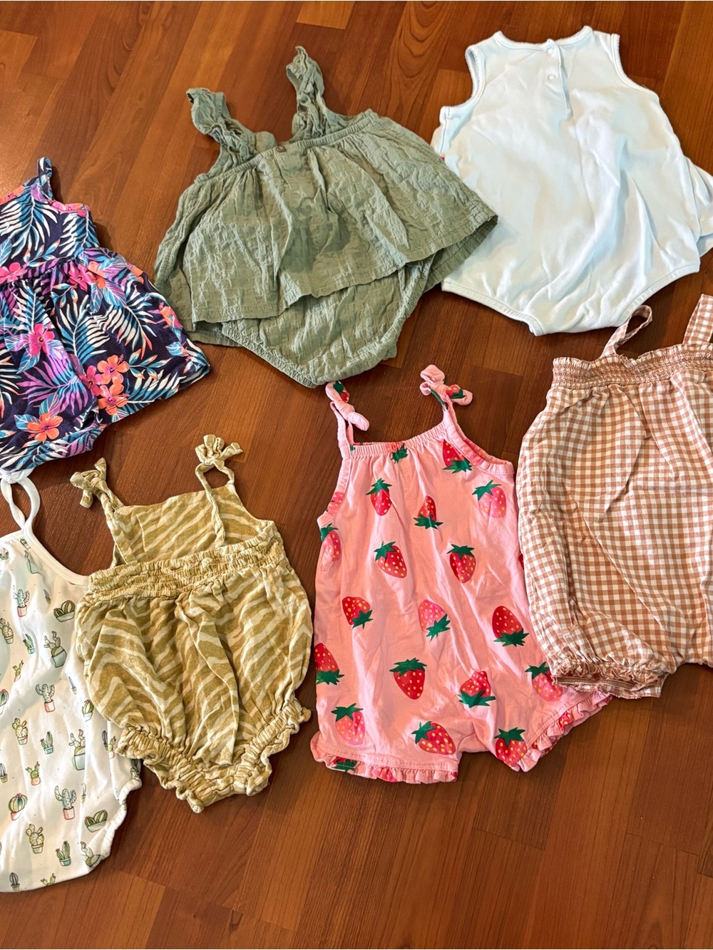 Summertime clothing lot—size 6-12 months, carters, old navy, and more - Picture 5 of 5